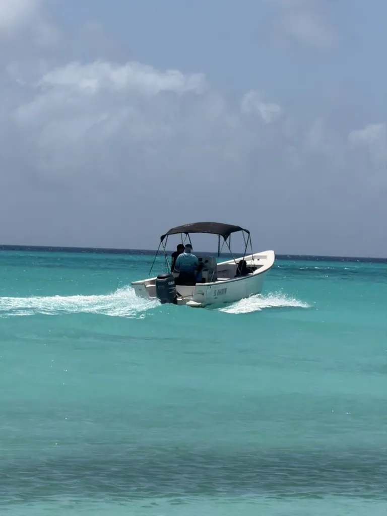 Lancha rumbo al cayo